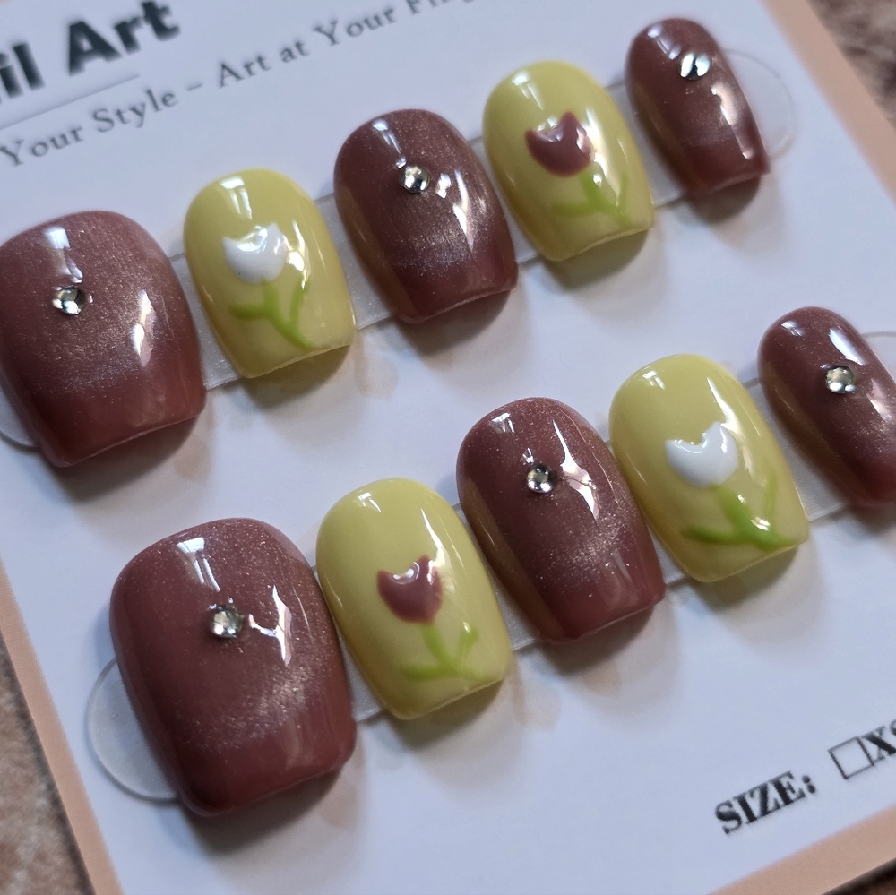 63. Press-On Nail Set – Yellow & Brown Floral Design